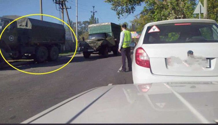 В Донецке военный грузовик протаранил бензовоз