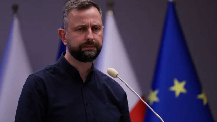 Їздять на дорогих авто і відпочивають у готелях: польський міністр обурений поведінкою хлопців з України Їздять на дорогих авто і відпочивають у готелях: польський міністр обурений поведінкою хлопців з України