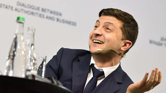 Зеленський проводить гей-марші, але забороняє військовий парад, - експерт