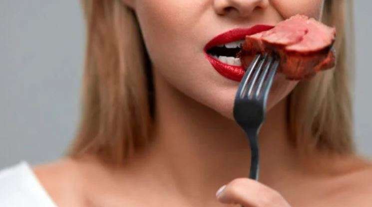 До чого сниться їсти м’ясо: тлумачення сну