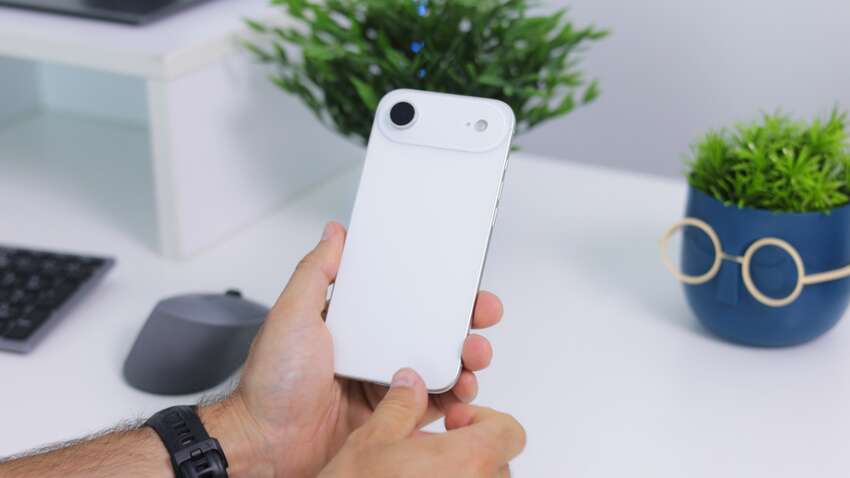 Apple изменила рекламу iPhone Air в Корее из-за противоречивого жеста о пенисе Apple изменила рекламу iPhone Air в Корее из-за противоречивого жеста о пенисе