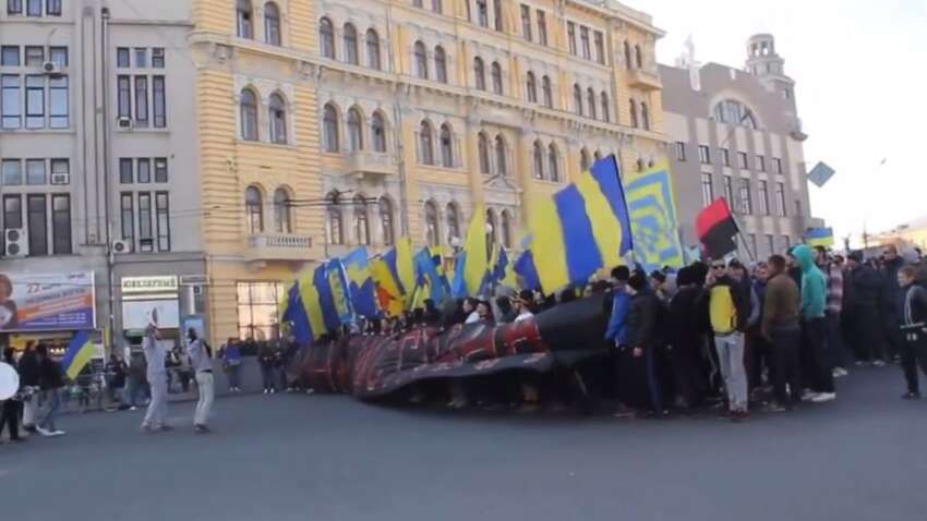 От футбольных трибун до мирового признания: годовщина знаменитой кричалки о диктаторе РФ (ВИДЕО) От футбольных трибун до мирового признания: годовщина знаменитой кричалки о диктаторе РФ (ВИДЕО)