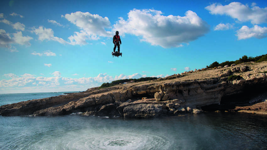 Француз пересек Ла-Манш на летающей доске