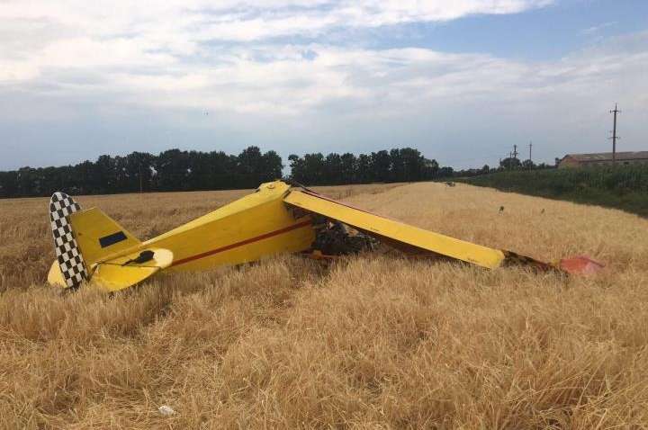 Катастрофа над Полтавской областью: в поле разбился самолет