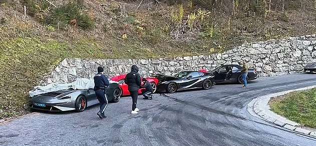 Самое дорогое ДТП в мире: четыре элитных автомобиля попали в аварию Самое дорогое ДТП в мире: четыре элитных автомобиля попали в аварию