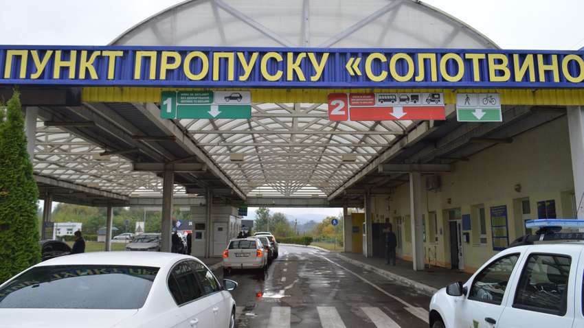 Украина возобновляет пропуск на границе с Румынией