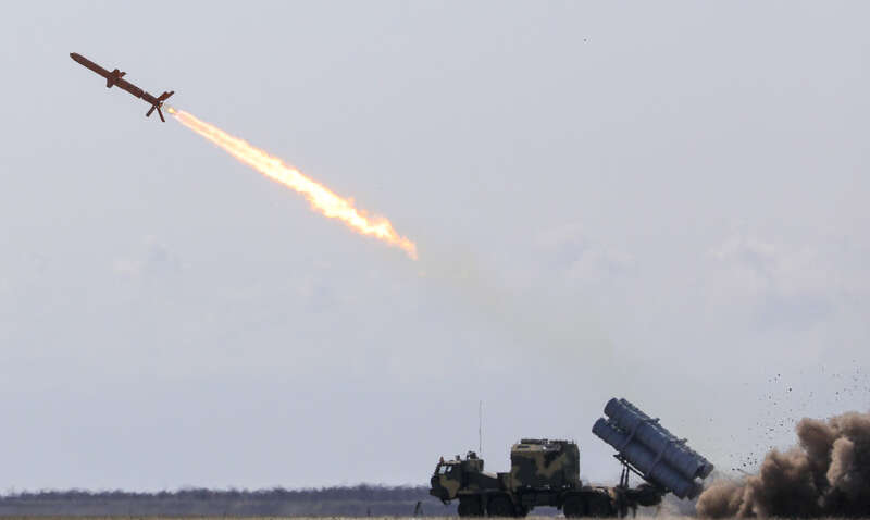 Удар "Нептуном": в Ростовской области красиво сгорел склад российских дронов (ВИДЕО)