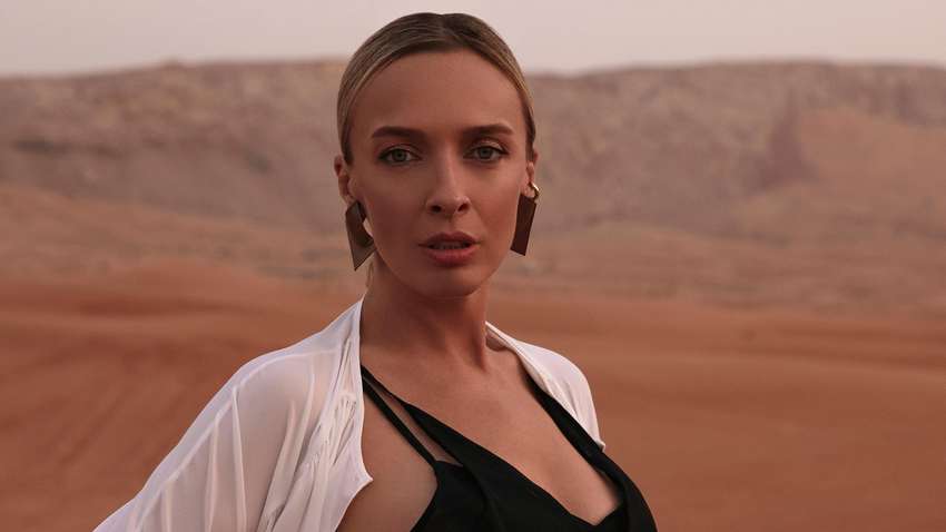 Известная ведущая пожаловалась на "трудную судьбу" за границей: в сети разразился скандал Известная ведущая пожаловалась на "трудную судьбу" за границей: в сети разразился скандал