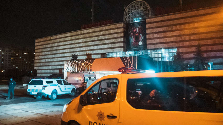 У столичному кінотеатрі знайшли закривавлений труп