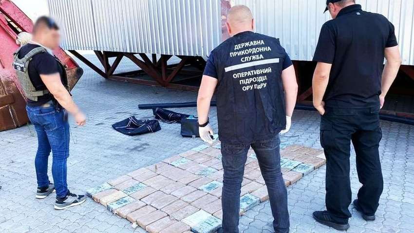 «Бананы» за 17 млн долларов: рекордную партию кокаина обнаружили в Одесской области (ФОТО, ВИДЕО)