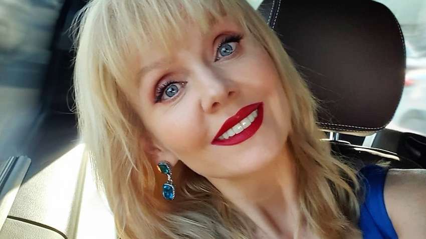 Совершенно испорчена: популярная певица в РФ и поклонница Путина становится алкоголичкой Совершенно испорчена: популярная певица в РФ и поклонница Путина становится алкоголичкой