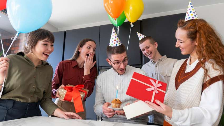 Як привітати керівника з днем народження: ідеї