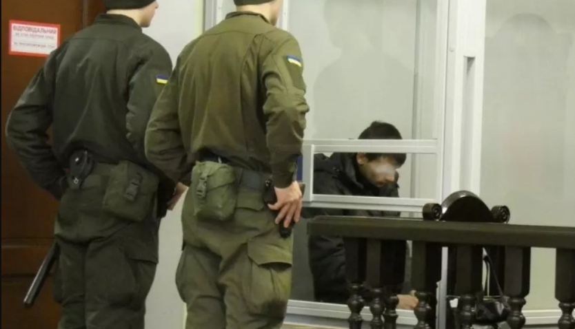 "Пранк" по-винницки: парень колол иглами прохожих в ягодицы и грудную клетку