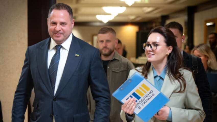 Ермак со Свириденко летят в Вашингтон договариваться: на повестке дня три ключевые темы Ермак со Свириденко летят в Вашингтон договариваться: на повестке дня три ключевые темы