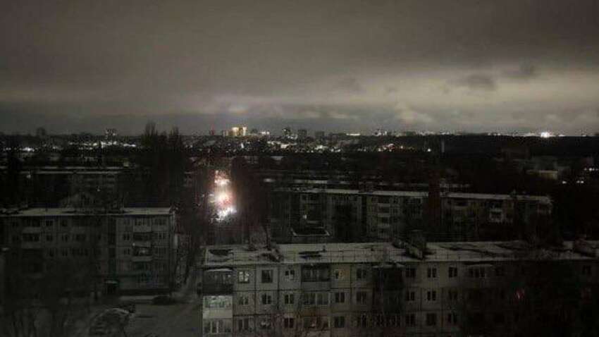 Более 170 дронов: российский город взрывается и уже погружен в блекаут 