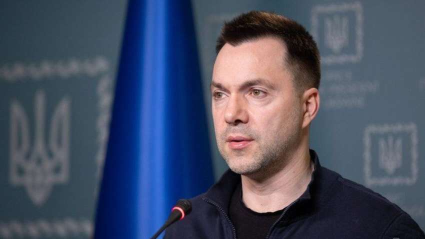 Есть сгоревшие самолеты: Арестович о взрывах на авиабазе в Крыму - подробности Есть сгоревшие самолеты: Арестович о взрывах на авиабазе в Крыму - подробности