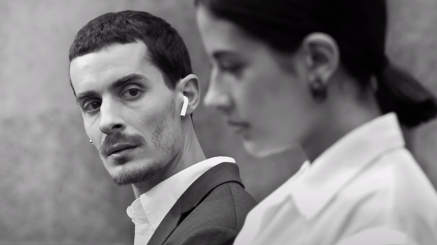 Shots Awards 2020: реклама AirPods в Киеве получила "золото"