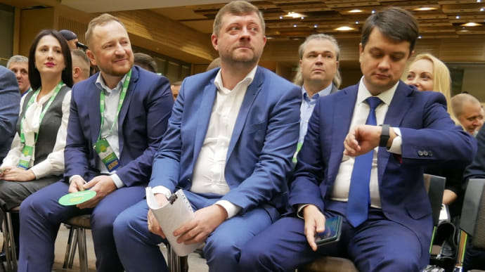 Разумков возвратился во фракцию "Слуга народа" Разумков возвратился во фракцию "Слуга народа"