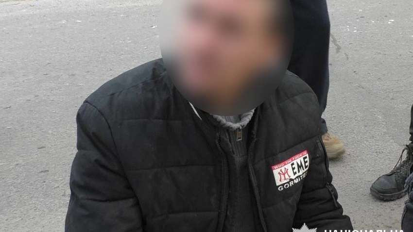 Набросился на несовершеннолетнюю прямо на улице и изнасиловал: что будет нападающему