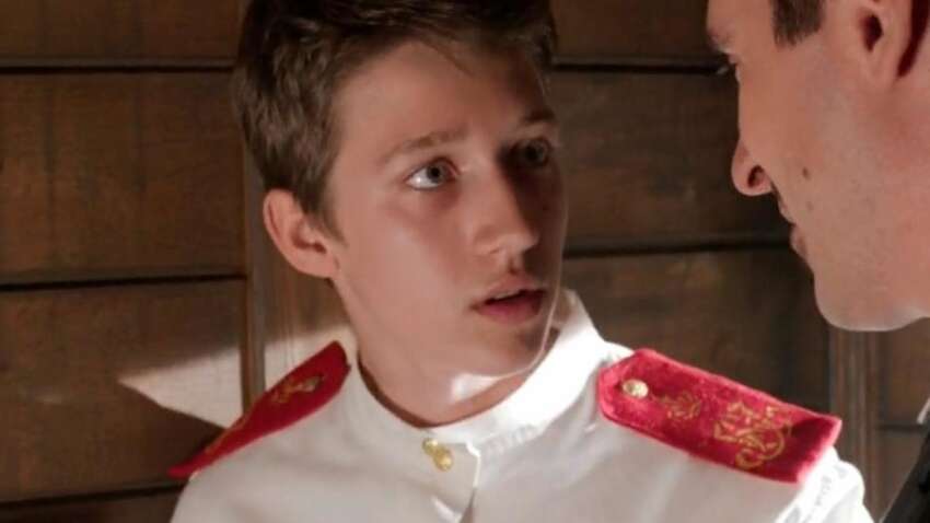 Відомого російського актора, який жорстоко побив свою матір, засудили до в'язниці Відомого російського актора, який жорстоко побив свою матір, засудили до в'язниці