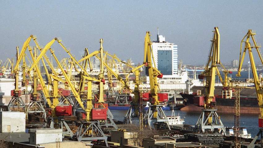 В Одессу доставили первую в истории Украины партию нефти из США