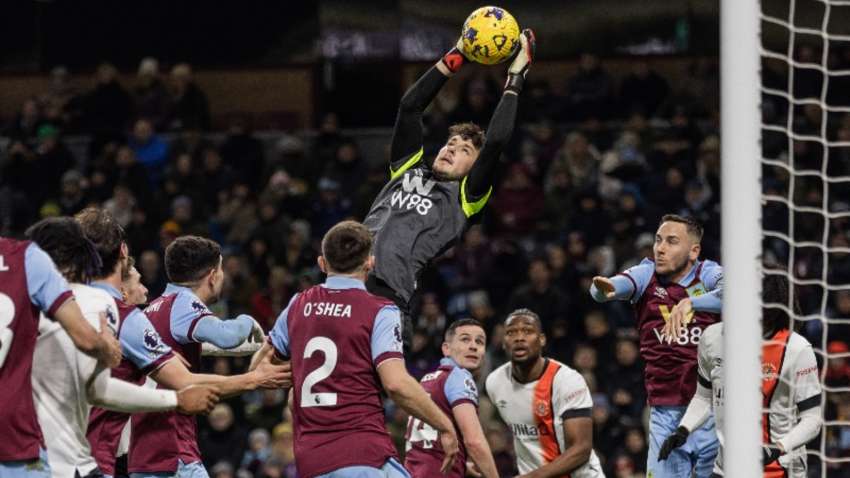 Битва аутсайдерів АПЛ: огляд матчу “Бернлі” – “Лутон”