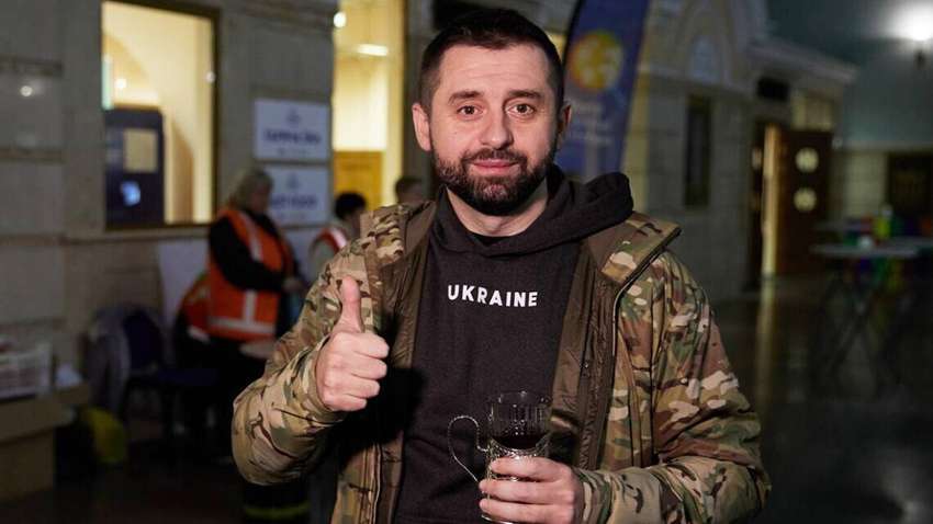 Арахамія підтвердив, що депутати їдуть на фронт. Розповів про їх завдання Арахамія підтвердив, що депутати їдуть на фронт. Розповів про їх завдання