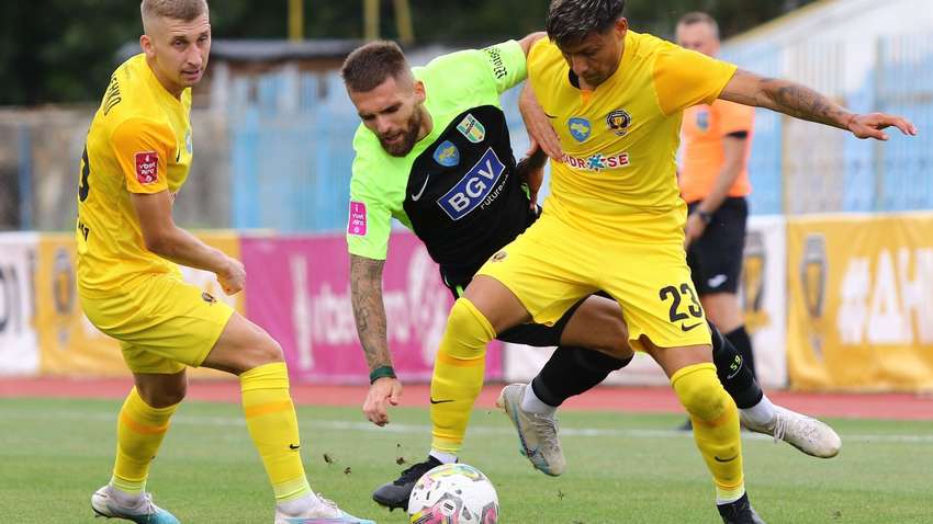 “Полісся” – “Дніпро-1”: стартові склади на центральний матч туру