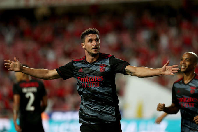 Яремчук помог «Бенфике» уничтожить московский «Спартак» в ЛЧ Яремчук помог «Бенфике» уничтожить московский «Спартак» в ЛЧ