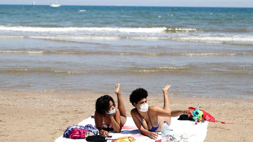 В Минздраве рассказали, нужна ли маска на пляже В Минздраве рассказали, нужна ли маска на пляже