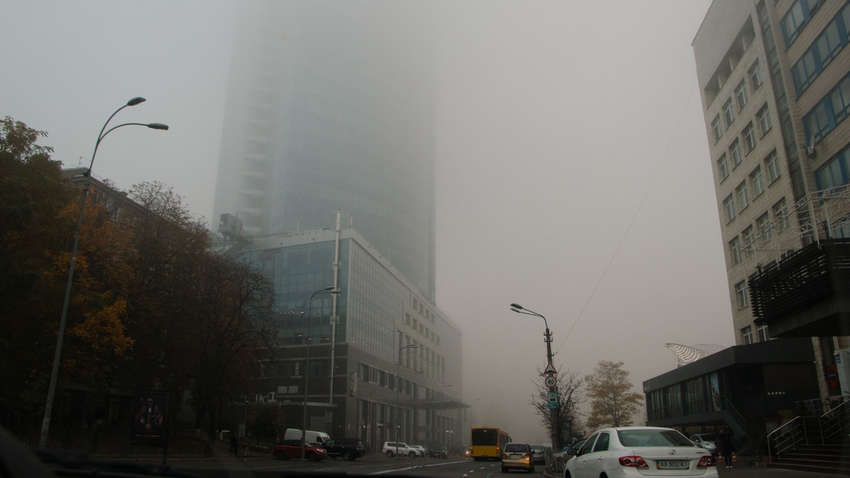 ТЕМА ДНЯ. Украина в тумане: переполох в Сети, частицы пыли в воздухе и допустимые пределы