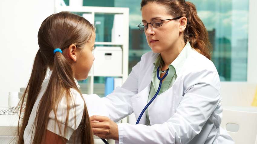 Школьные медики получат надбавку к зарплате: известно сколько