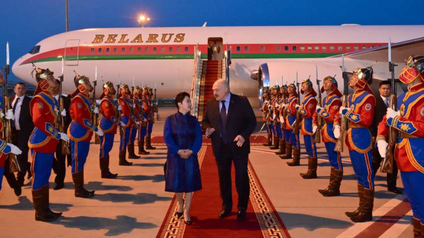 Лукашенко приїхав у Монголію: колишній президент країни закликав арештувати білоруського диктатора Лукашенко приїхав у Монголію: колишній президент країни закликав арештувати білоруського диктатора