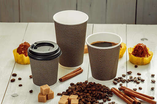 В украинские поезда возвращают чай и кофе: названа цена