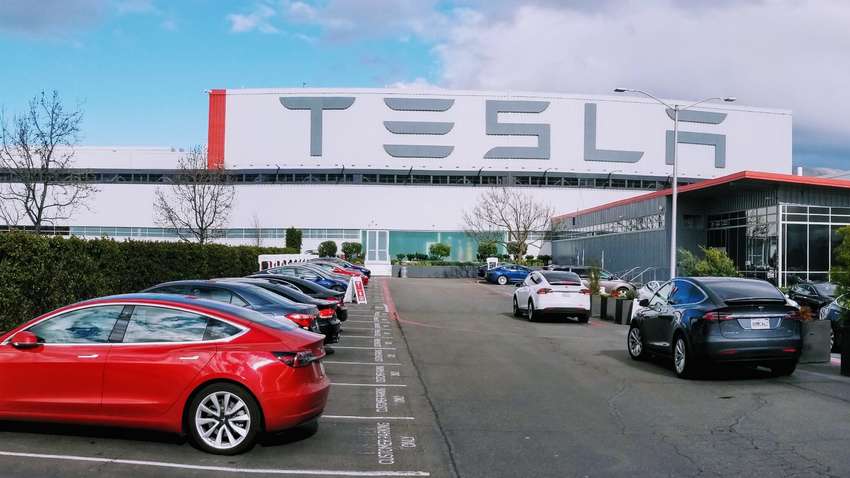 Власти Калифорнии запрещают Маску открывать завод Tesla