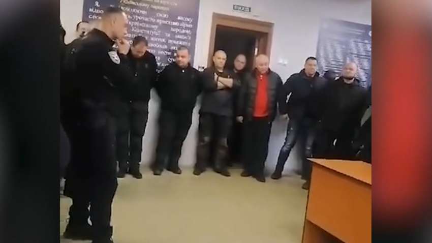 На Днепропетровщине копы отказались вступать в штурмовую бригаду (ВИДЕО)