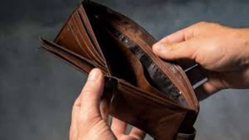 Шок: эти 12 повседневных привычек незаметно ведут тебя к нищете — узнай, какие именно