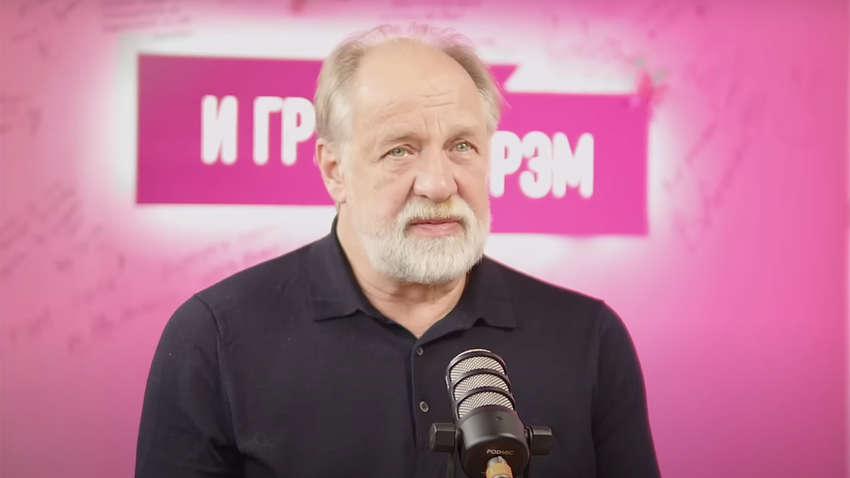  Актер из сериала "Сваты", уехавший из РФ, ответил или вернется домой