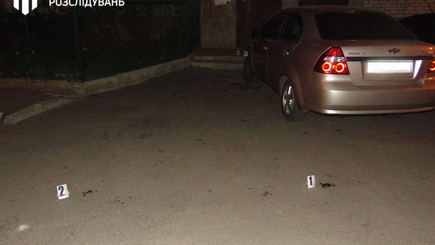 Пьяные полицейские в Николаеве хотели помочиться возле чужого авто, а затем устроили драку со стрельбой