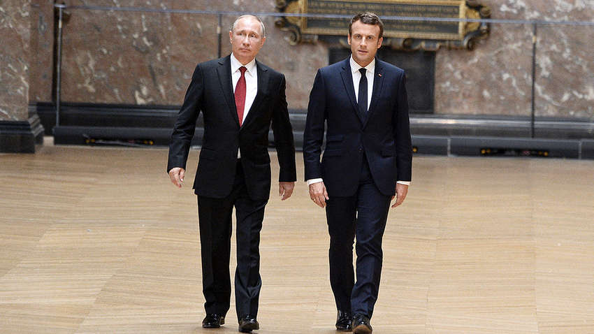 Макрон считает, что Путин согласится прекратить военные действия на время пандемии