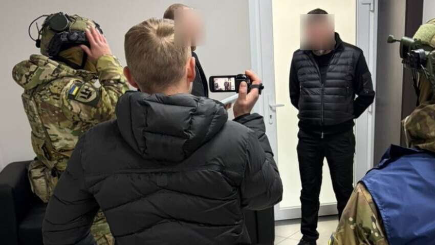 Большая коррупция в армии: разоблачены командующие логистикой Воздушных Сил ВСУ и начальник УСБУ Большая коррупция в армии: разоблачены командующие логистикой Воздушных Сил ВСУ и начальник УСБУ