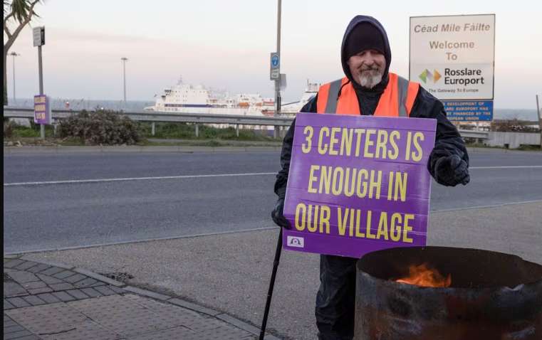 В Ірландії протестують проти українських біженців: кажуть "досить" В Ірландії протестують проти українських біженців: кажуть "досить"