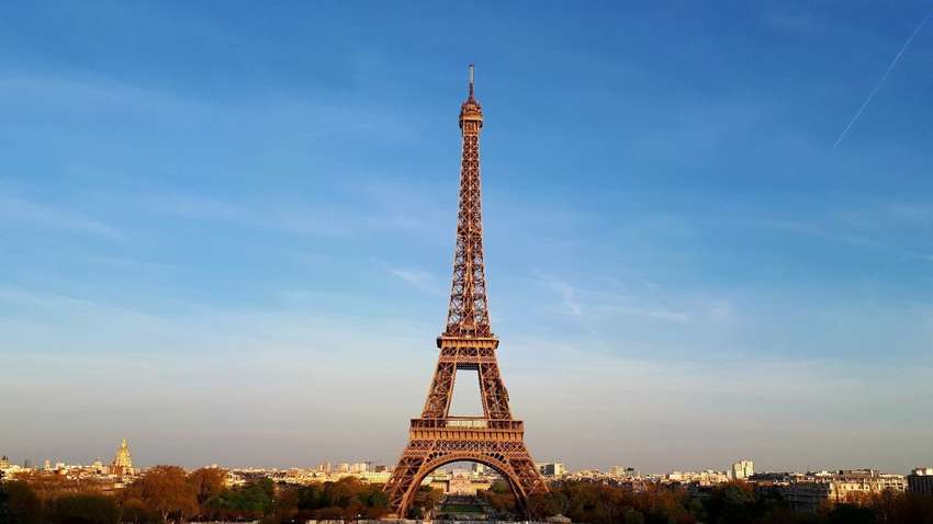 В Эйфелеву башню теперь не попасть: закрыли из-за протестов во Франции