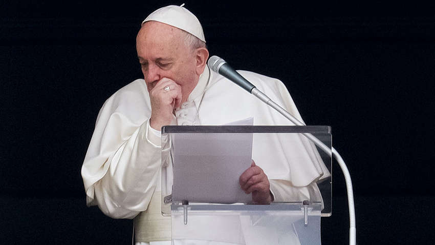 Папа Римский сдал тест на коронавирус после сильного кашля на мессе 