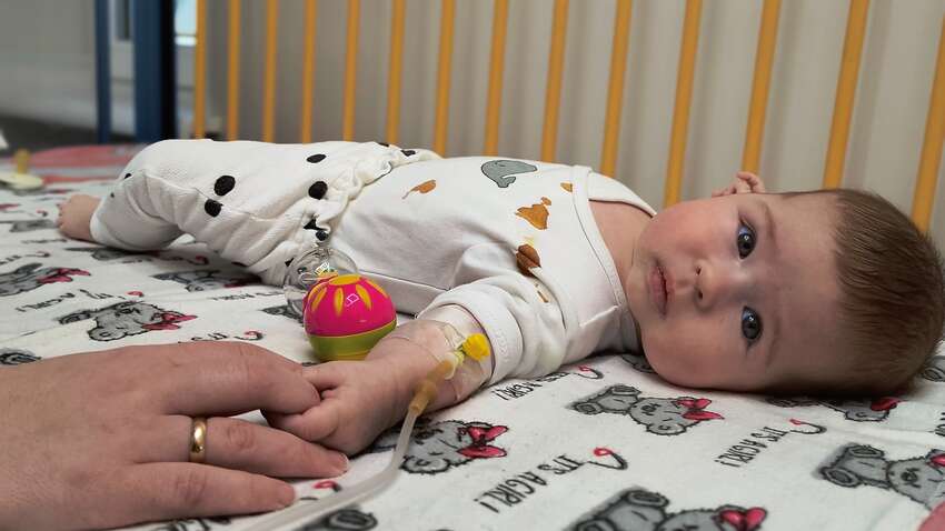 Опухоль чуть не задушила трехмесячную девочку: что произошло во Львове