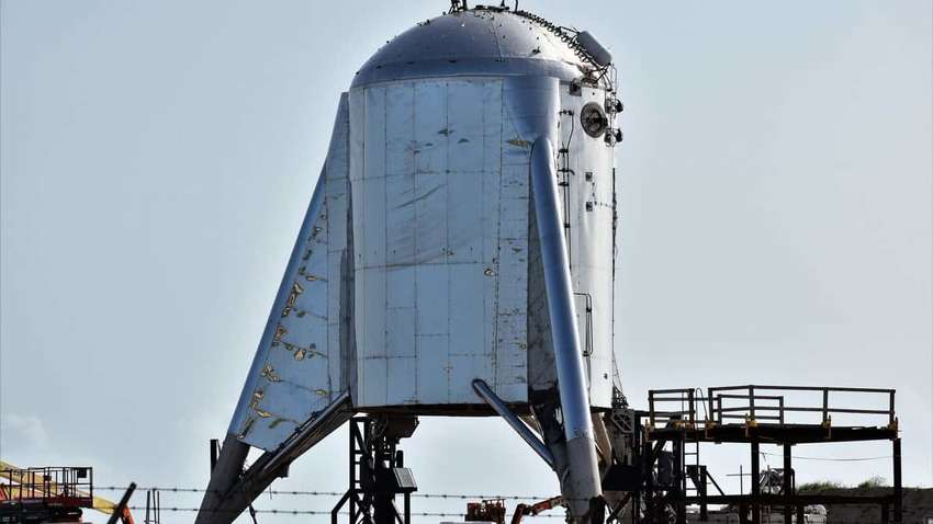 Американська приватна компанія SpaceX успішно протестувала футуристичний апарат Starhopper