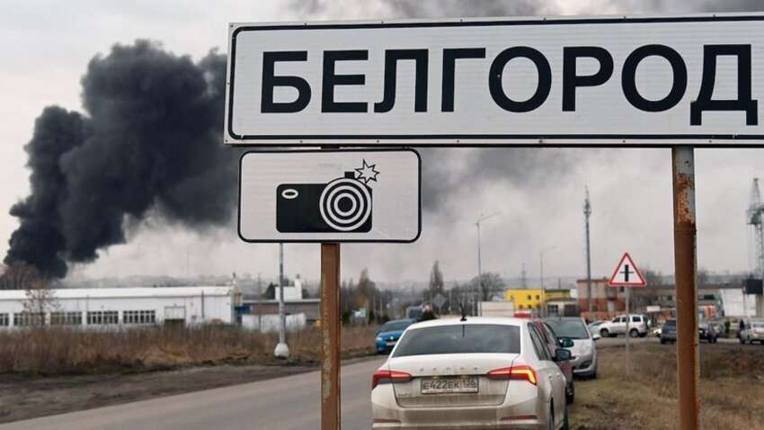 Ключове місто Путіна опинилося під ударом: пожежі, перебої зі світлом та водою після серії вибухів Ключове місто Путіна опинилося під ударом: пожежі, перебої зі світлом та водою після серії вибухів