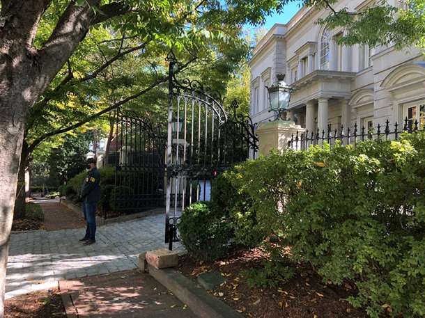 Эксперт про обыски в особняке Дерипаски: российская клептократия в самом деле очень уязвима перед Западом 