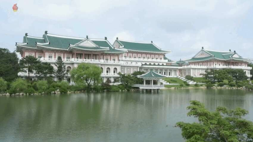 Невже готується тікати: Путіну терміново будують елітний особняк у Північній Кореї (ФОТО) Невже готується тікати: Путіну терміново будують елітний особняк у Північній Кореї (ФОТО)