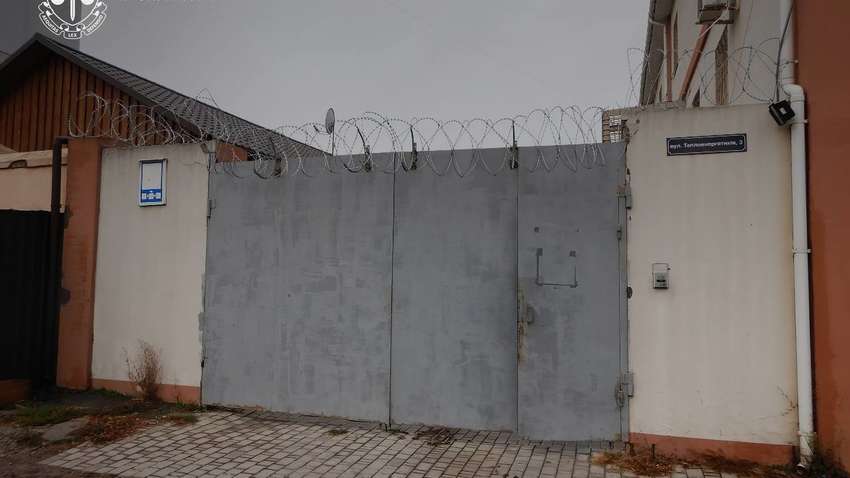 У Херсоні полковник поліції РФ організував «місце тортур» для цивільних: щонайменше трьох українців закатовано до смерті